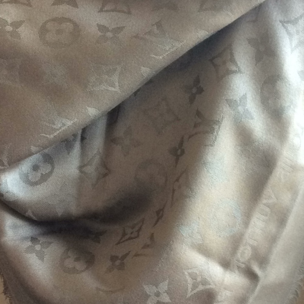 Louis Vuitton shawl - Picture 2 of 10